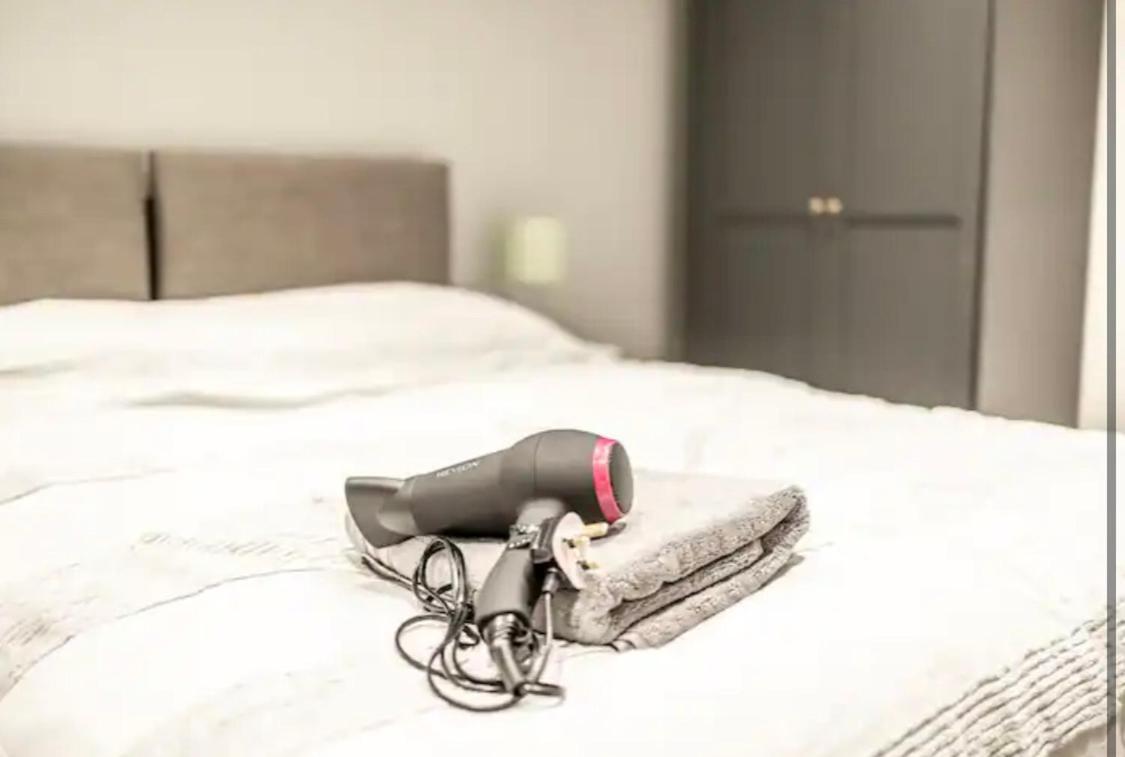 Executive Apartments Free On-Site Parking, 2 En-Suites, Sleeps 4, سويندون المظهر الخارجي الصورة